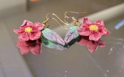 Earrings - Flowers w Leafs
